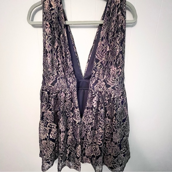 Lulu’s Mini Lace party dress size M deep V front and back gold tone lace - Picture 6 of 10